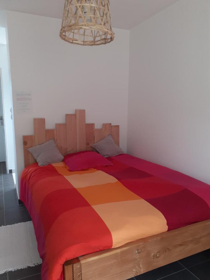 Chambre Privee Au Coeur D'Une Pinede Dans Un Quartier Residentiel Hotel Lezignan-Corbieres Bagian luar foto